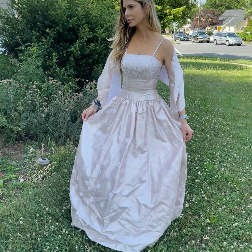 Elegant Blush Pink Prom Dress with Delicate Embroidery